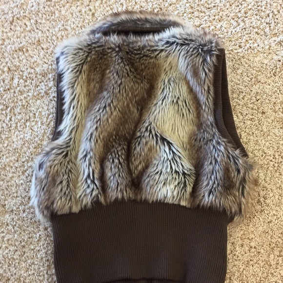Forever 21 VGUC fauxfur vest/zipper/ribbed sweater - Picture 5 of 8